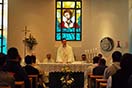 29 Aprile 2014 - Don ngel Fernndez Artime, Rettor Maggiore, celebra l`Eucaristia in occasione della visita presso il Noviziato Salesiano Internazionale San Luigi Versiglia di Genzano di Roma.