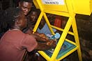 novembre 2014 - La ONG salesiana “Don Bosco Fambul”, ha donato 20 lavandini mobili al Ministro del Welfare, gli Affari di Genere e i Bambini, affinché vengano utilizzati nella capitale, Freetown.