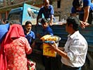 4 maggio 2015 - I salesiani portano aiuti umanitari alla popolazione colpita dal terremoto a Lubhu.
