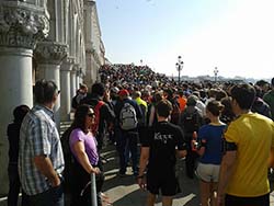 Photo for the article -ITALY  UP AND DOWN THE BRIDGES OF VENICE." MORE THAN 11,000 WALKING FOR SYRIA
