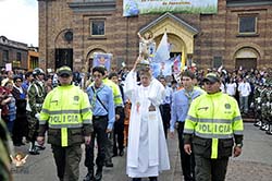 Foto dell'articolo -COLOMBIA  IL BAMBINELLO IN PROCESSIONE PER LINFANZIA, PER IL CANALE CRISTOVISIN