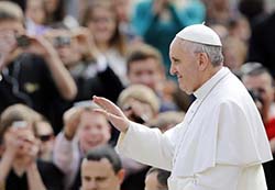 Photo for the article -VATICAN CITY  POPE FRANCIS: "I ​​LOVE THE SCHOOL"