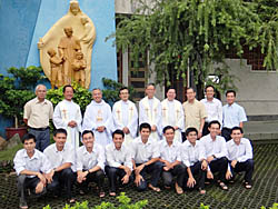 Photo de l'article -VIETNAM  POUR LARCHEVQUE DE THNH-PH H CH MINH,  LA FAMILLE CHRTIENNE EST BERCEAU DES VOCATIONS SACERDOTALES 