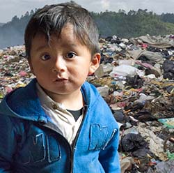 Foto del artculo -GUATEMALA  HOMBRES DE MAZ Y NGELES DEL VERTEDERO