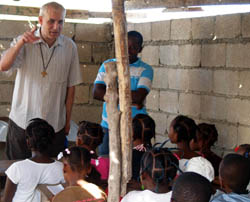 Fotos do artigo -RMG  OS DOIS DESAFIOS DO HAITI: RECONSTRUIR AS CIDADES E RETOMAR A EDUCAO