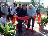 Photo de l'article -CAMBODGE  VISITE DU ROI NORODOM SIHAMON A LINSTITUT SALSIEN DE SIHANOUKVILLE