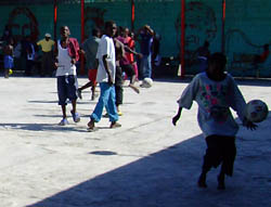 Foto dell'articolo -BRASILE  PROFESSORI DELLA RSE CONDIVIDONO LE LORO ESPERIENZE SULLA MISSIONE REALIZZATA AD HAITI